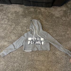 Women’s Under Armour cropped hoodie, Size small
